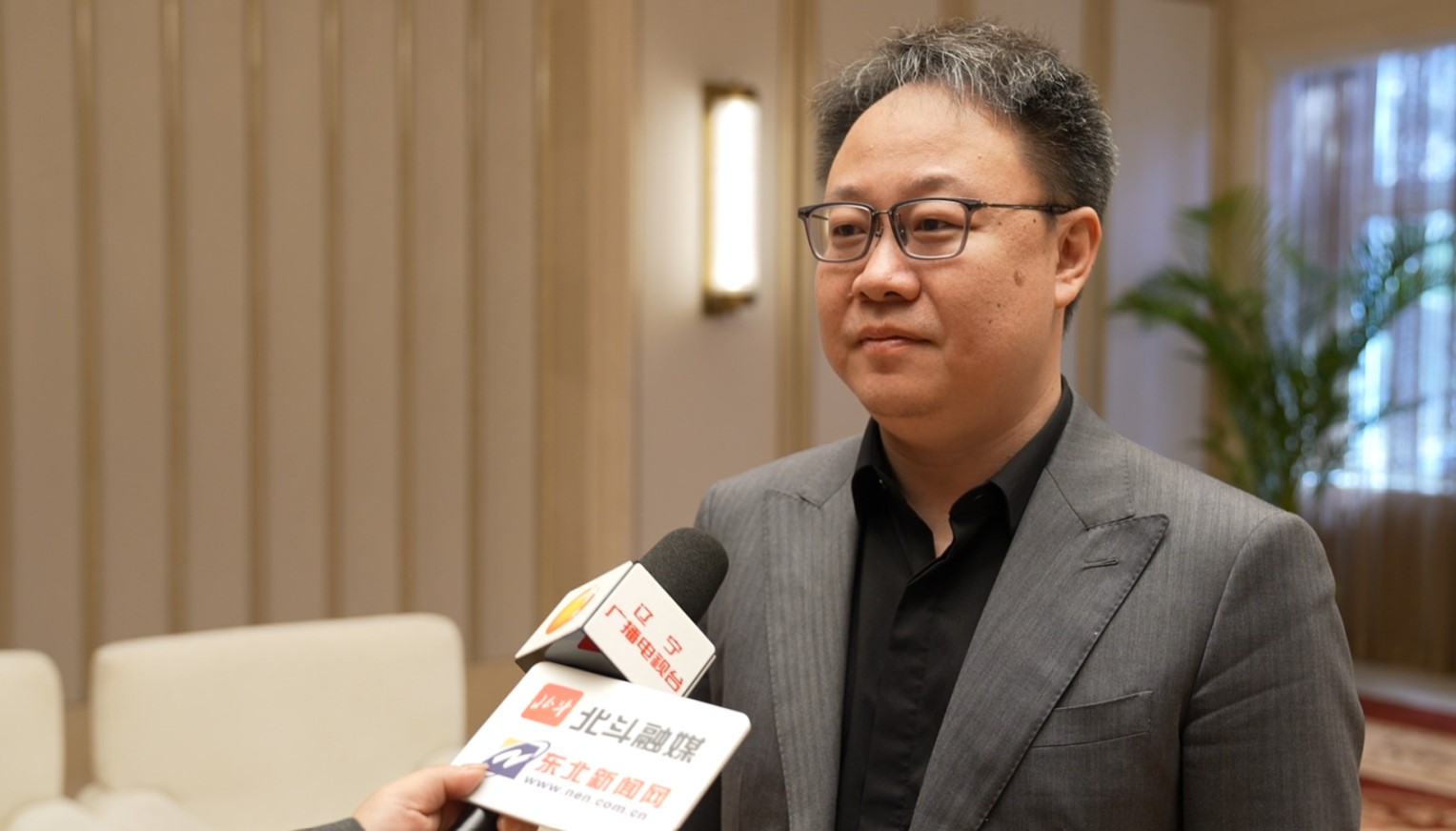 李博阳：加大研发投入  将人形机器人应用到更多场景