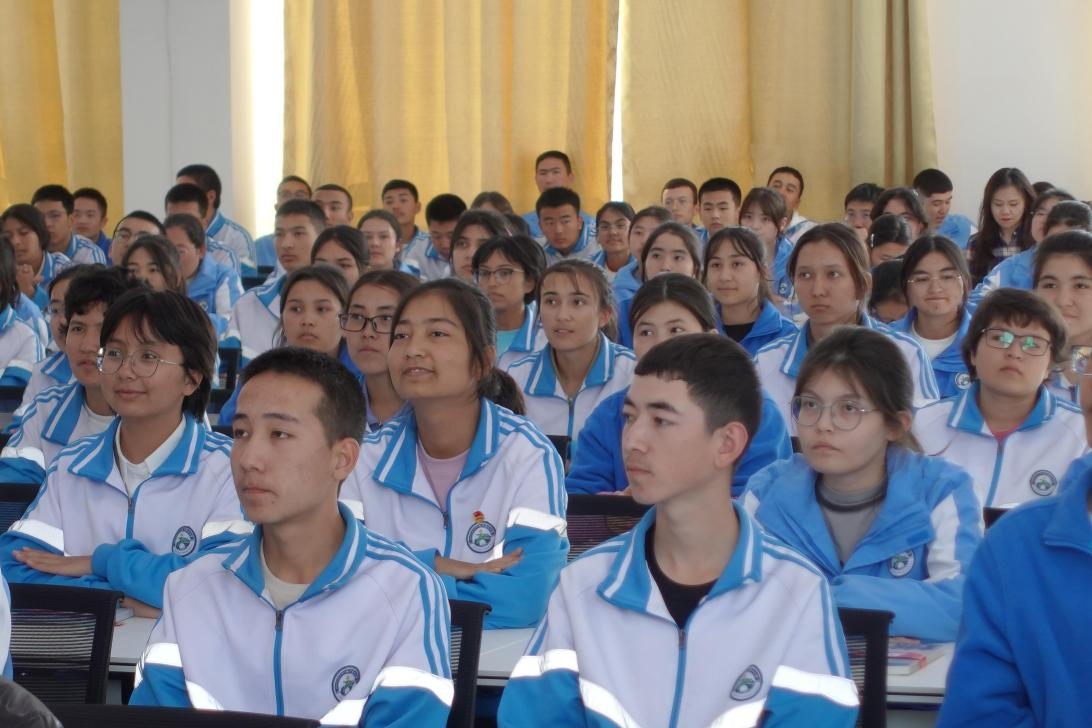 喀什技师学院学生图片