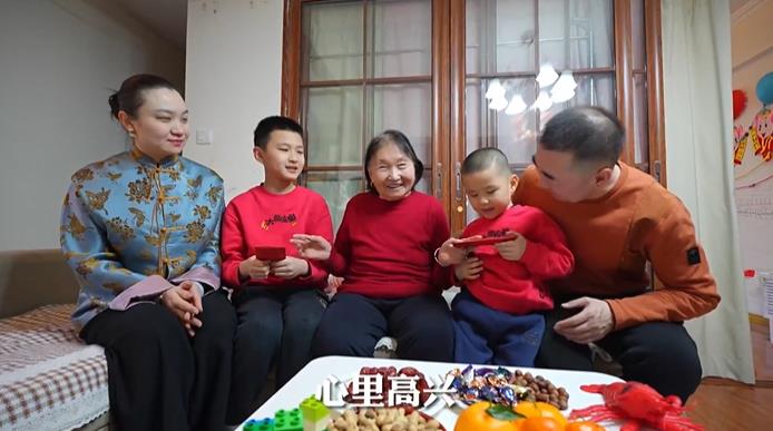 来辽过年丨老妈从陕北来过年啦