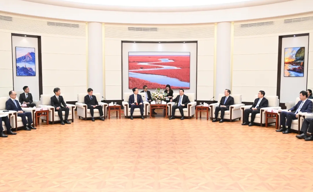 郝鹏李乐成会见日本岩手县友好代表团一行