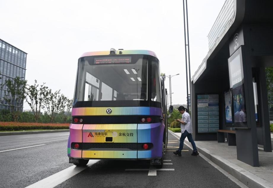 探访杭州首条自动驾驶公交线路