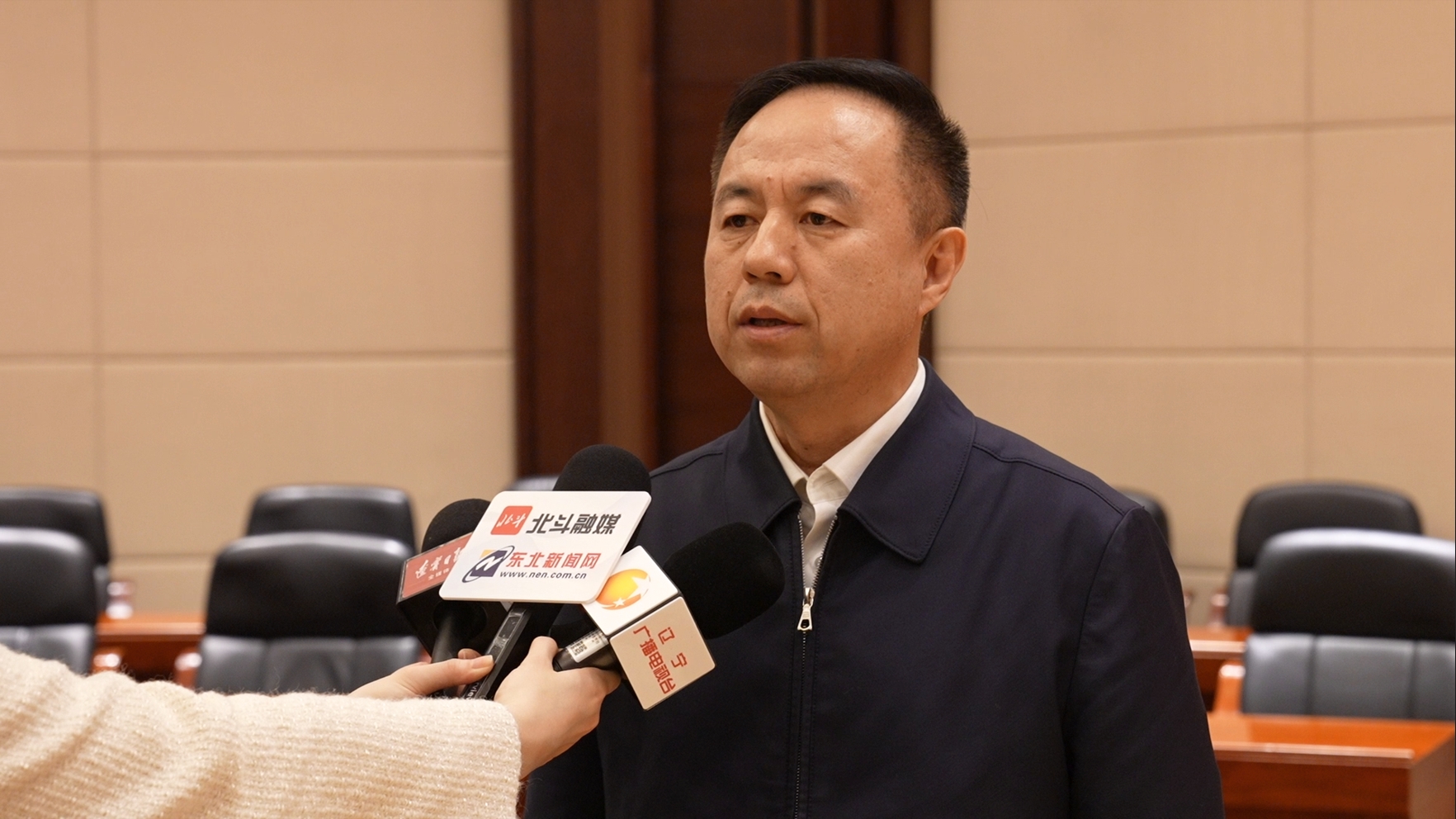 辽宁省人力资源和社会保障厅厅长 李安财：全力以赴稳就业 强保障 聚人才