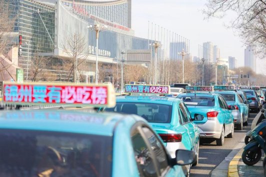 A group of cars on a streetAI-generated content may be incorrect.