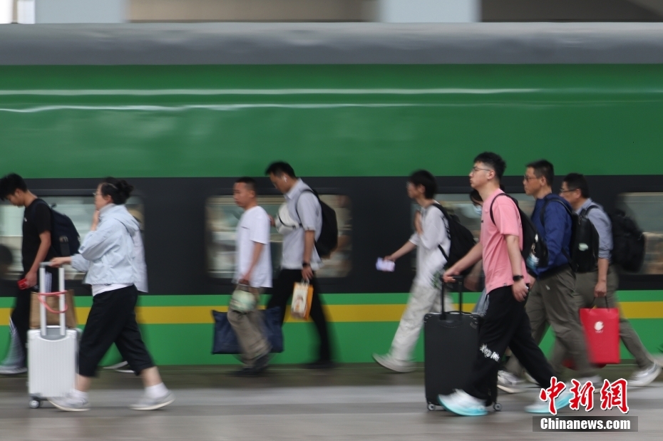 长三角铁路迎来端午假期返程客流高峰