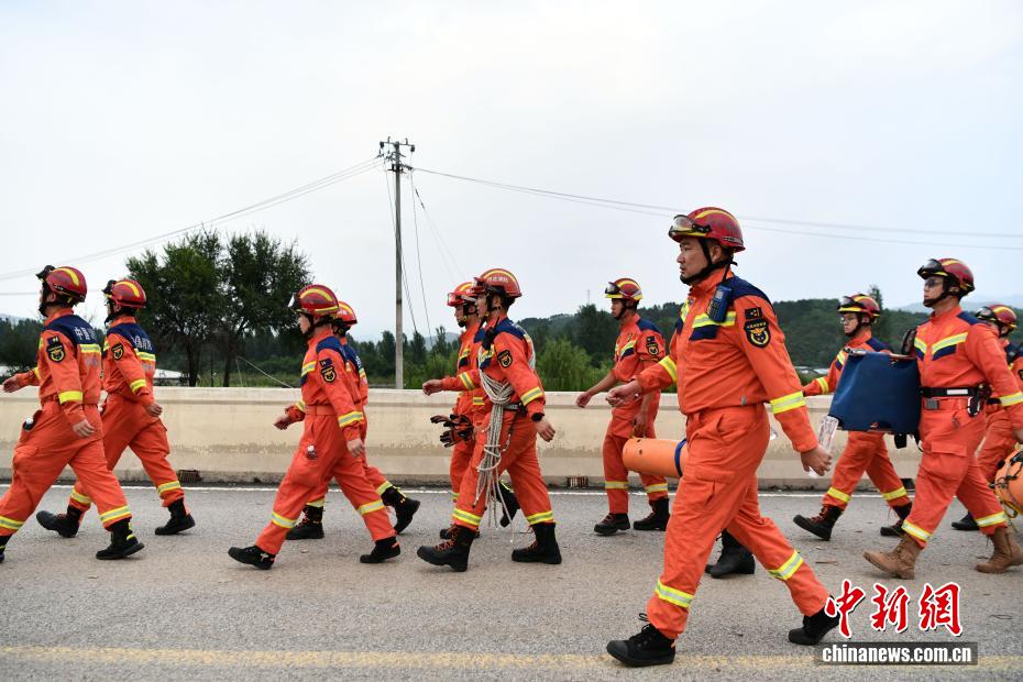 直击河北承德滦平县马营子乡山体滑坡救援现场