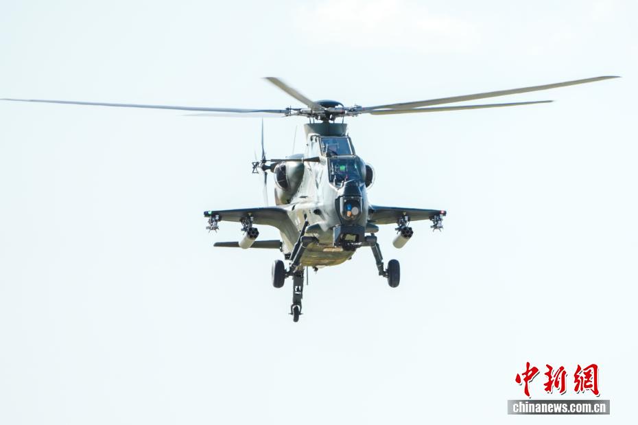 2025空军航空开放活动和长春航空展上演空降兵反恐突击行动展示