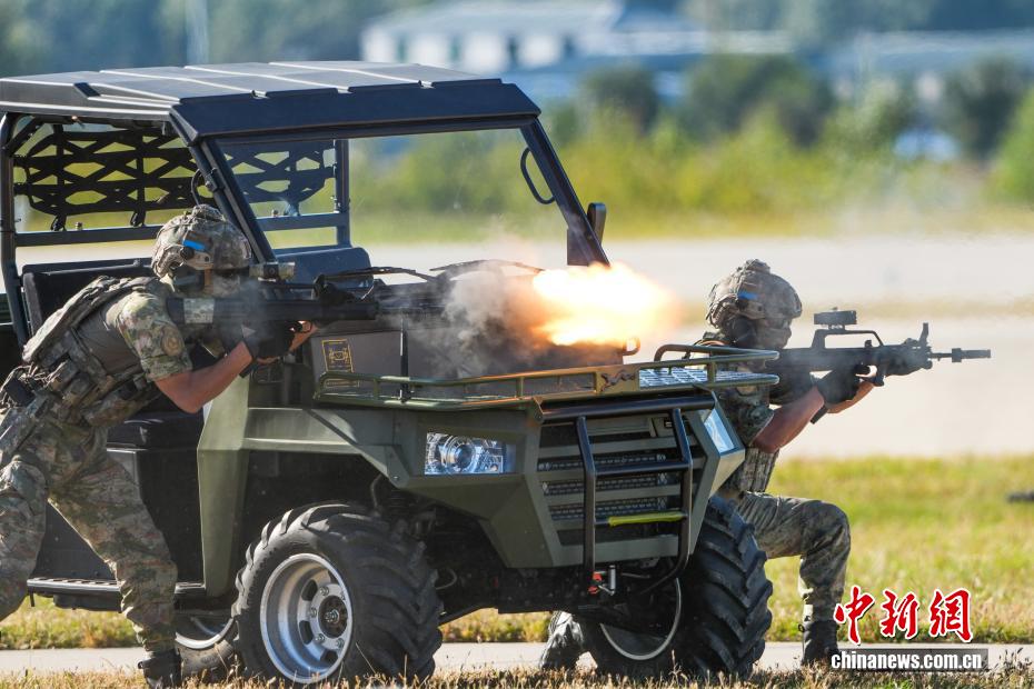 2025空军航空开放活动和长春航空展上演空降兵反恐突击行动展示