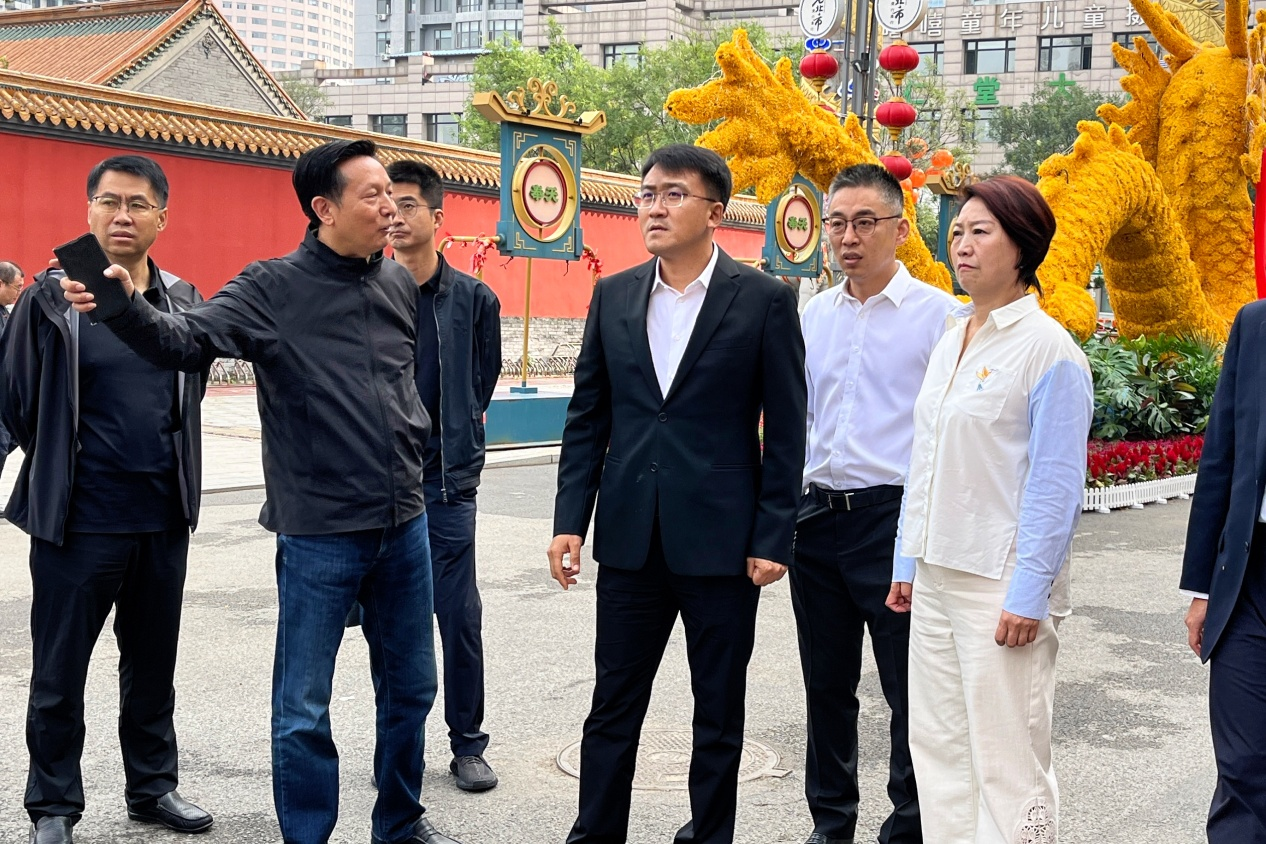 区委书记张德带队检查安全生产、消防安全及国庆、中秋节日消费场景筹备工作