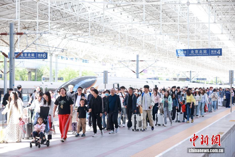 1至10月中国铁路发送旅客39.5亿人次 同比增长6.4%