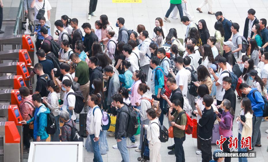 1至10月中国铁路发送旅客39.5亿人次 同比增长6.4%