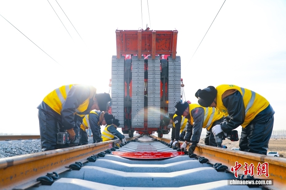 中国最北高铁哈伊高铁全线铺轨贯通