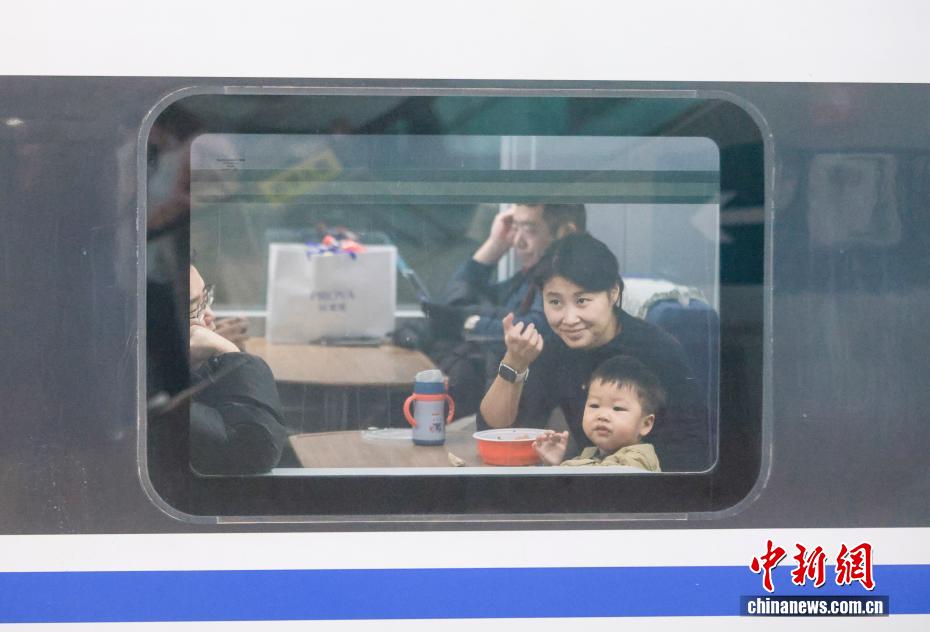 全国铁路迎来元旦假期返程客流高峰