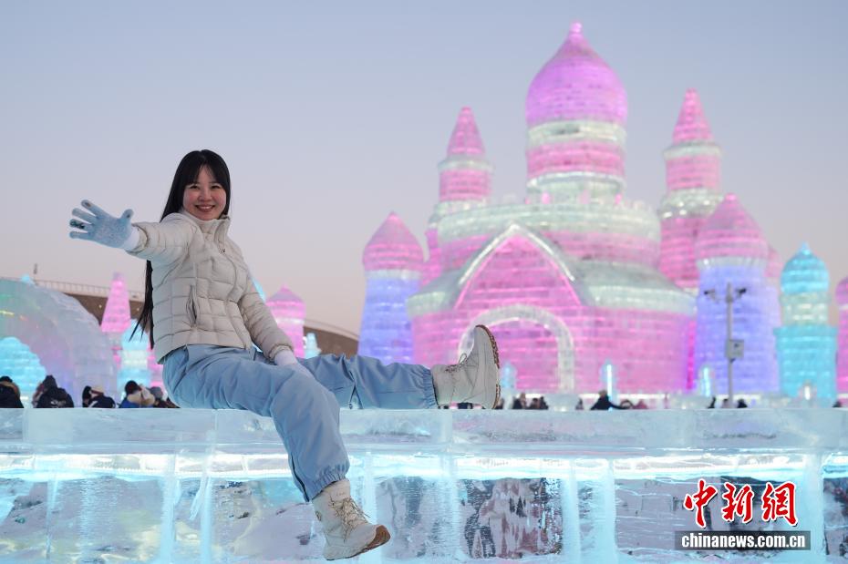 第42届哈尔滨国际冰雪节启幕