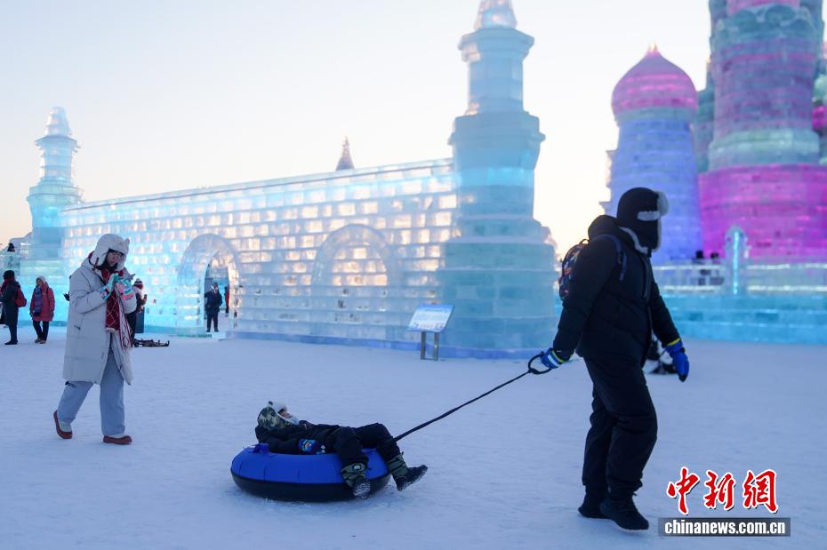 第42届哈尔滨国际冰雪节启幕