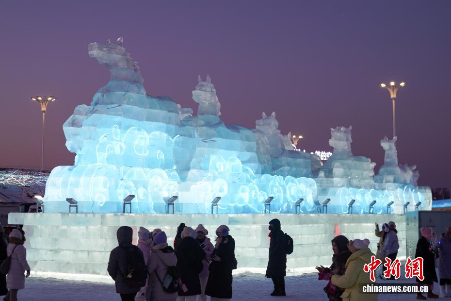 第42届哈尔滨国际冰雪节启幕