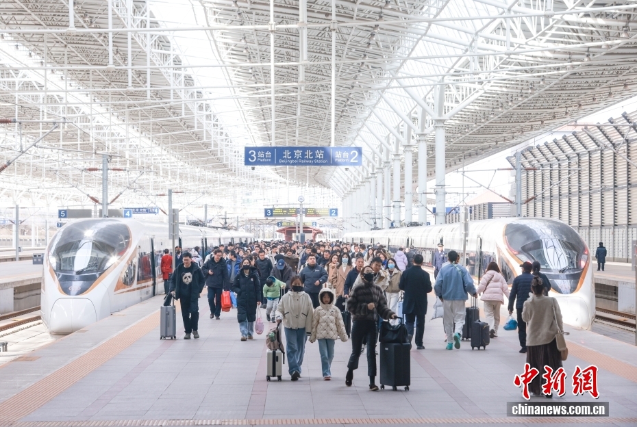 春节假期最后一天 全国铁路迎返程客流高峰