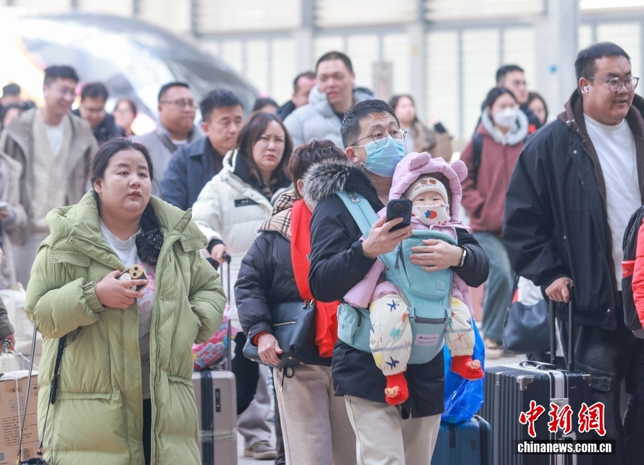 春节假期最后一天 全国铁路迎返程客流高峰