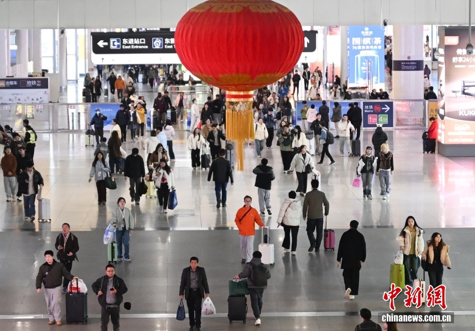 春节假期最后一天 全国铁路迎返程客流高峰