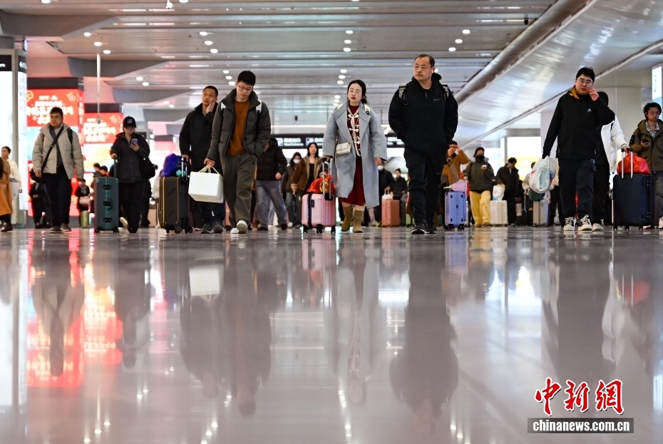 春节假期最后一天 全国铁路迎返程客流高峰