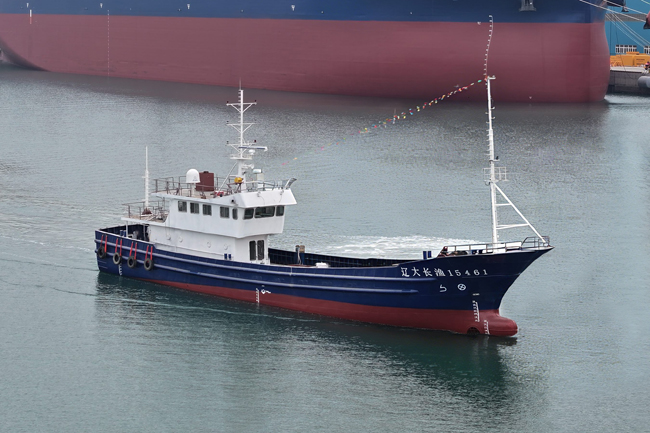 辽宁省第一艘&ldquo;木改钢&rdquo;大型渔船下水试航。恒力重工集团供图