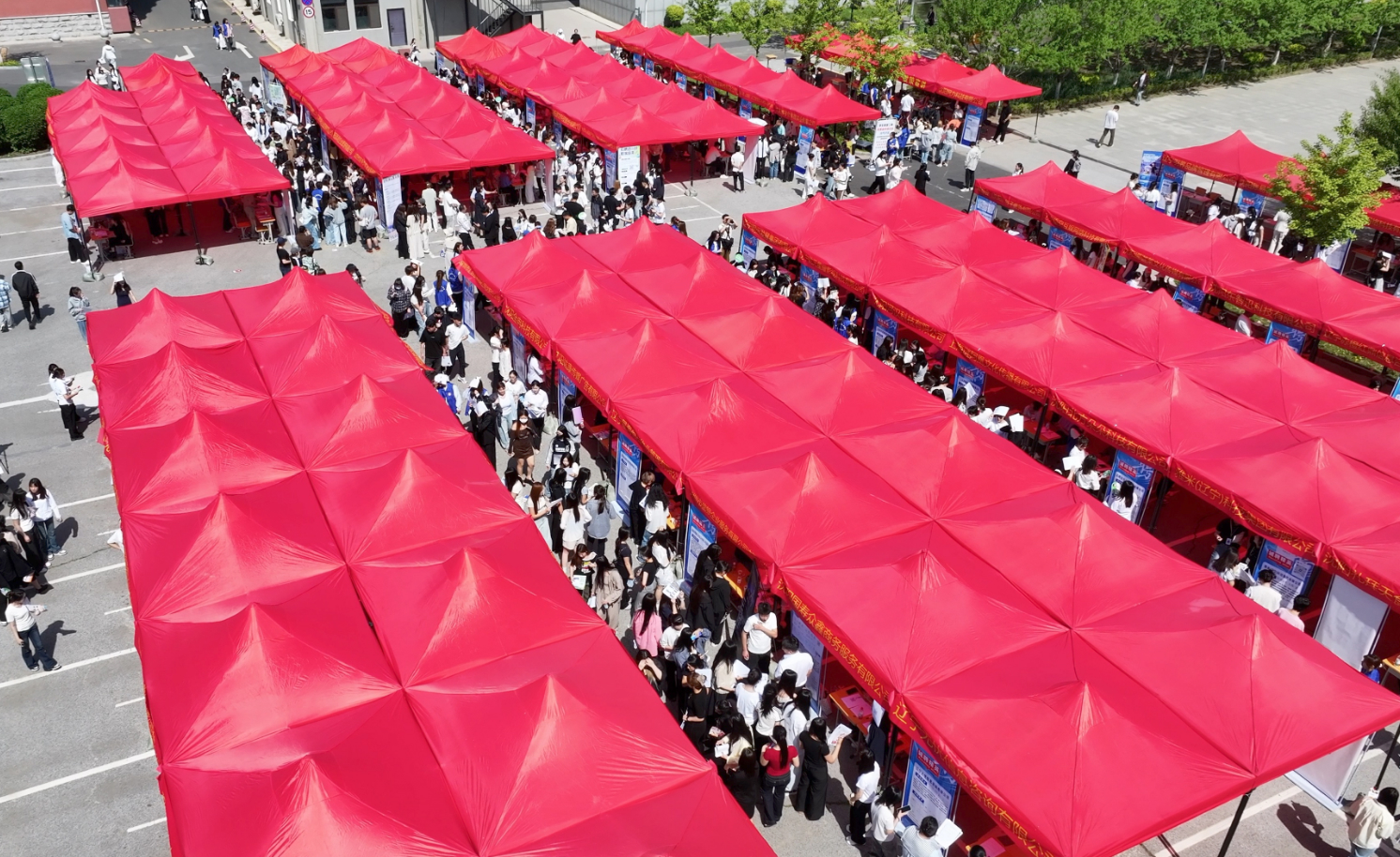 辽宁金融职业学院2026年实习就业双选会成功举办