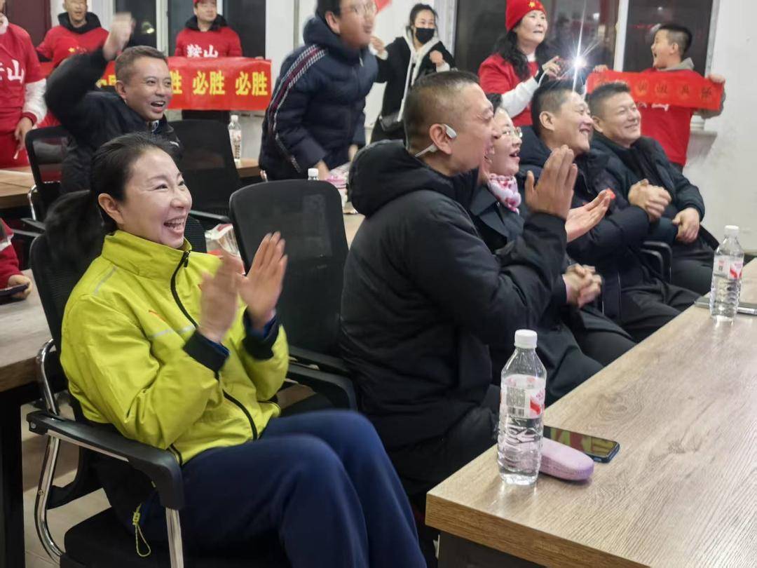 IM电竞官网:徐梦桃启蒙教练鞍山观赛“紧张也不紧张”