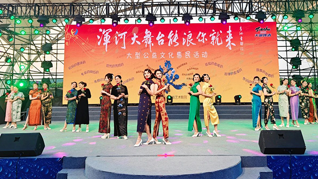 文艺“大餐”点亮市民夏夜生活